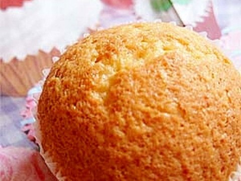 混ぜるだけ、簡単フワフワカップケーキ